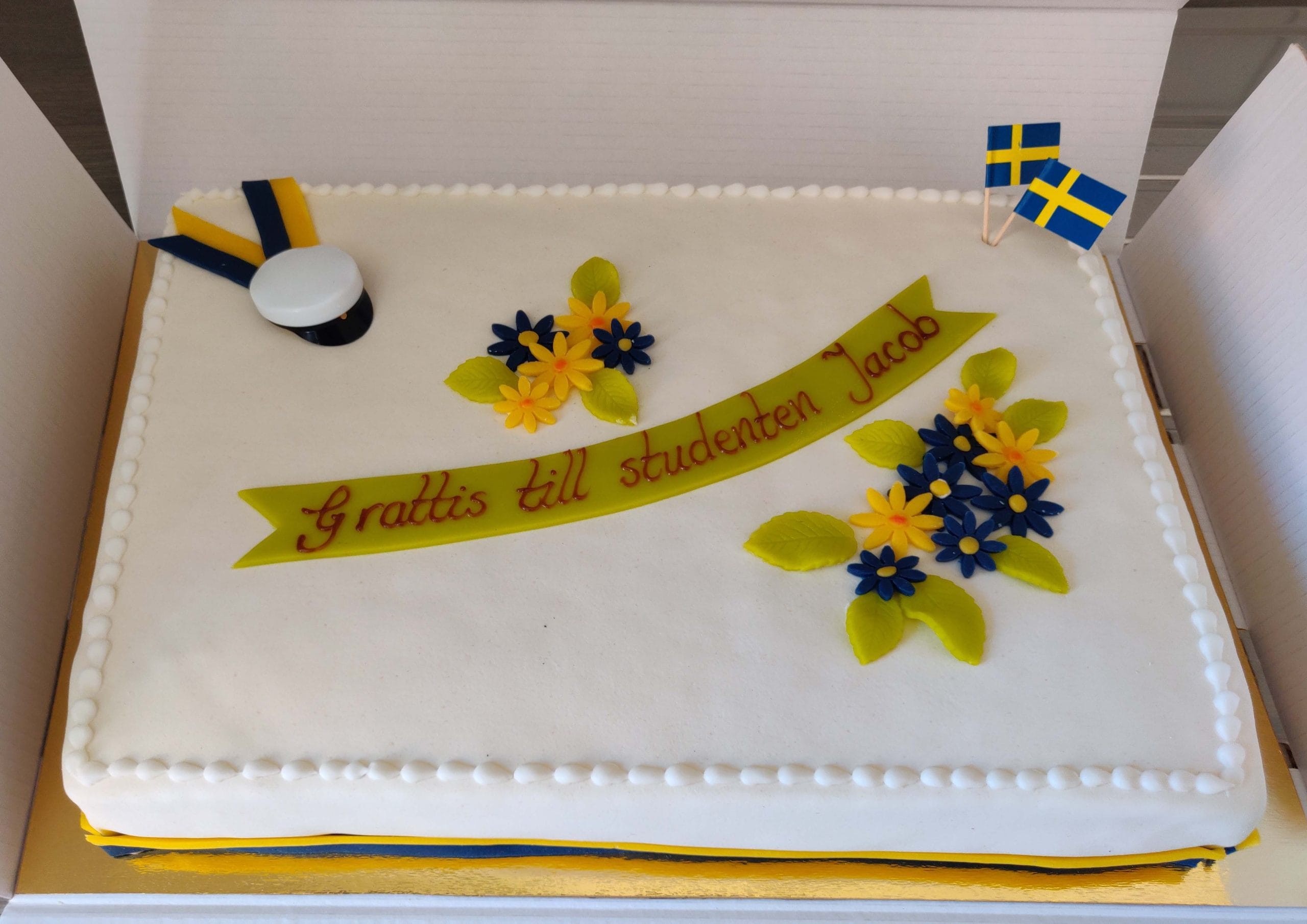 Fyrkantig studenttårta för stor fest